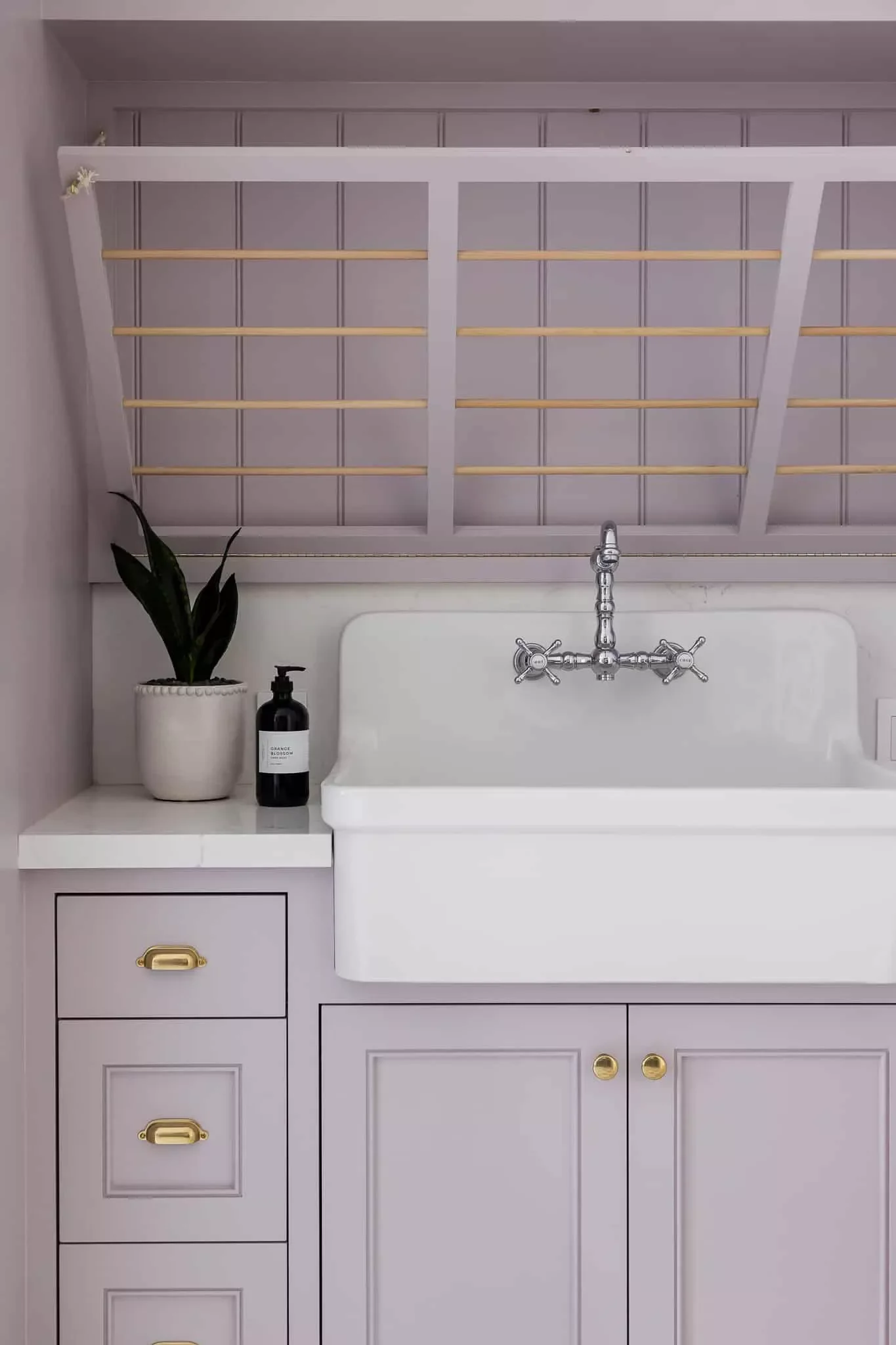 26 Stunning Laundry Room Cabinet Ideas That'll Transform Your Space Matching Drying Rack