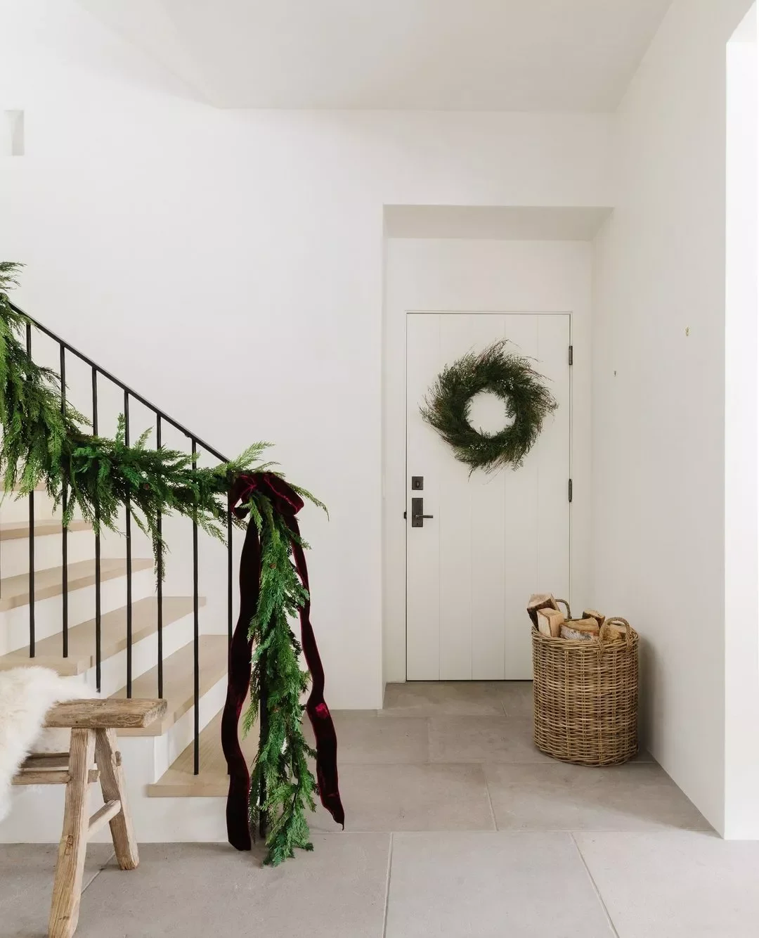 30 Christmas Door Decorating Ideas That Create Masterpieces Matching Wreath and Garland