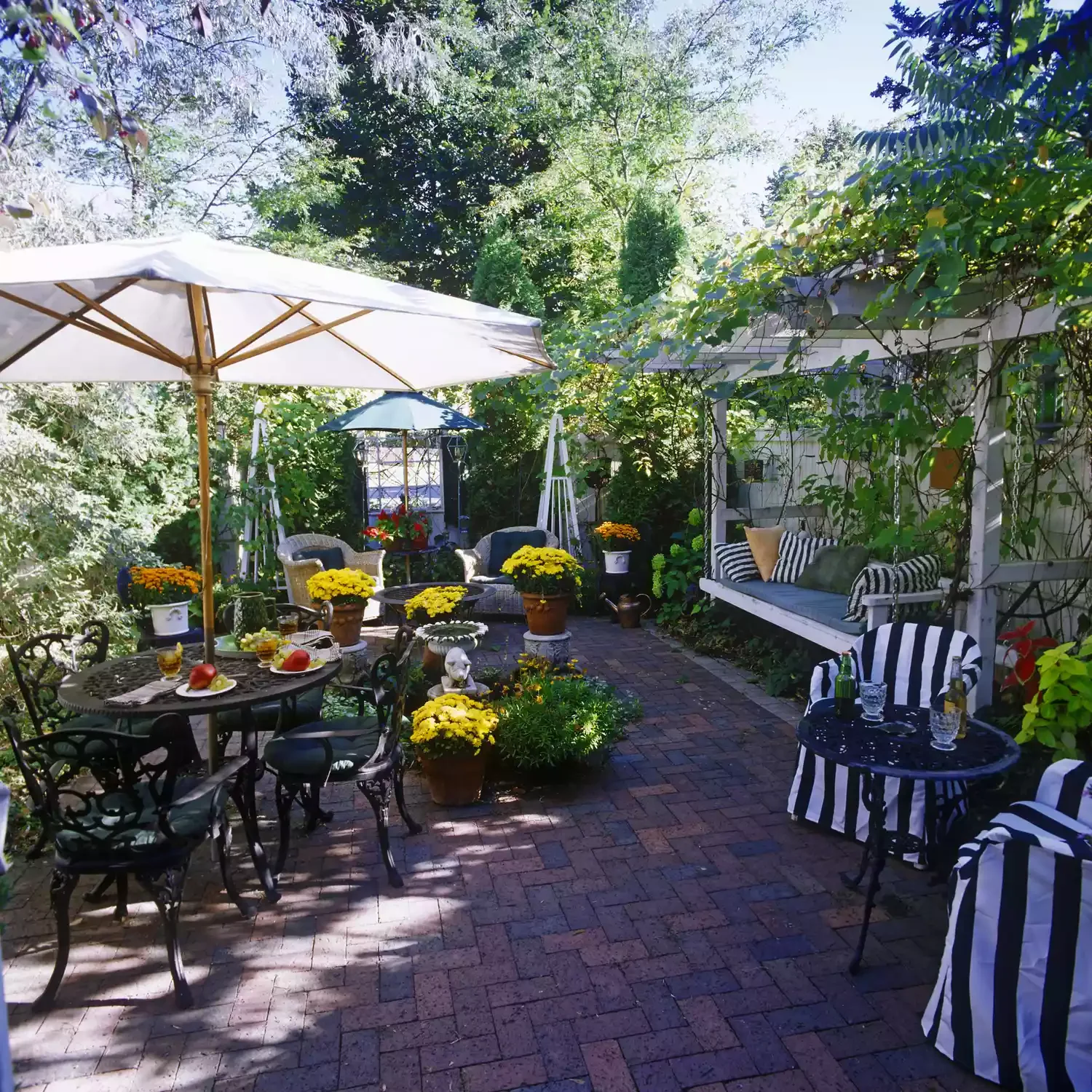 35 Stunning Brick Patio Ideas That Transform Outdoor Spaces Maximalist Brick Patio