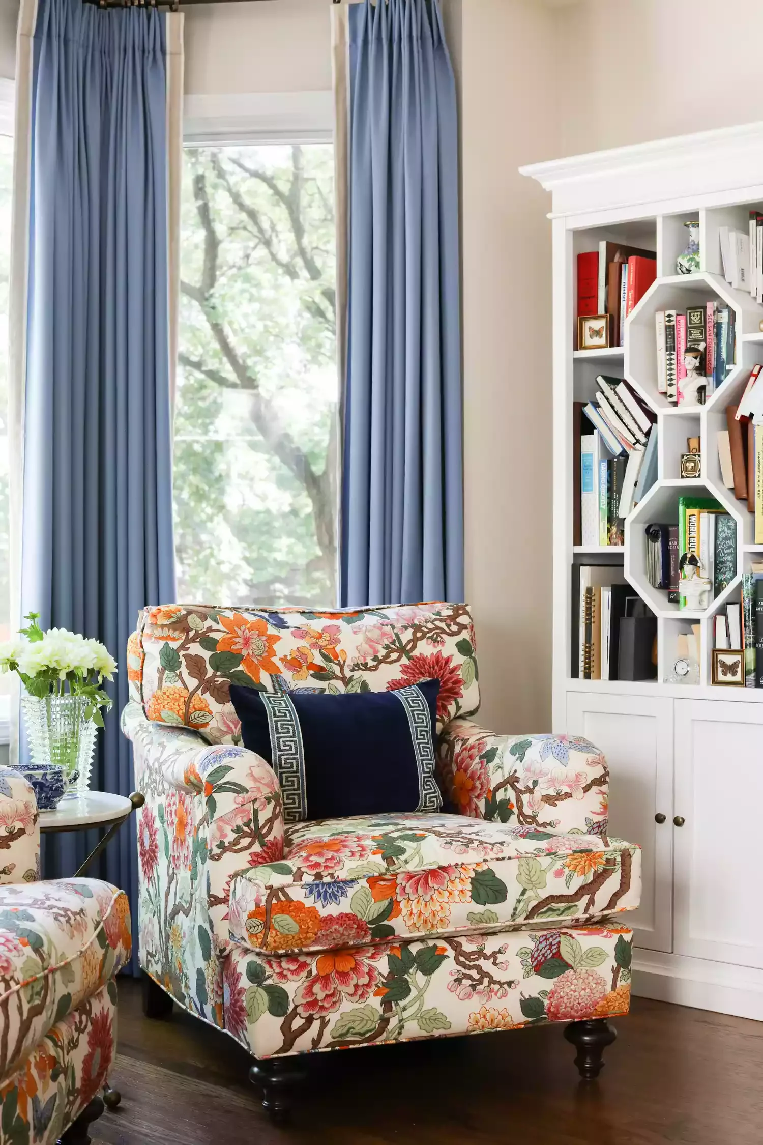 51 Creative Bookshelf Styling Ideas That Transform Your Space 35 Maximalist Mood