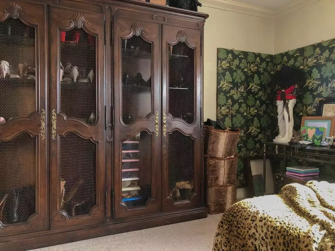 25 Charming Ways to Create Your Dream Vintage-Style Bedroom 17 Maximize Function