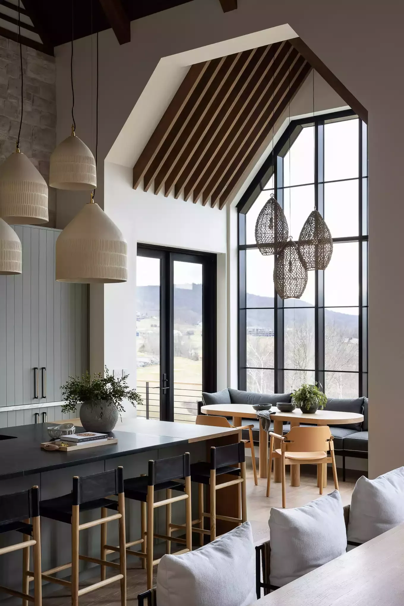 30 Stunning Vaulted Ceiling Ideas to Transform Your Space 1 Maximize Picturesque Views