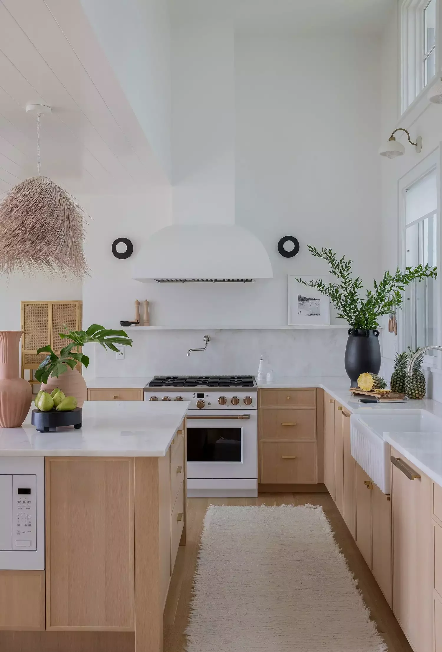 59 Timeless White Kitchen Design Ideas That Never Go Out of Style Mediterranean-Style Kitchen