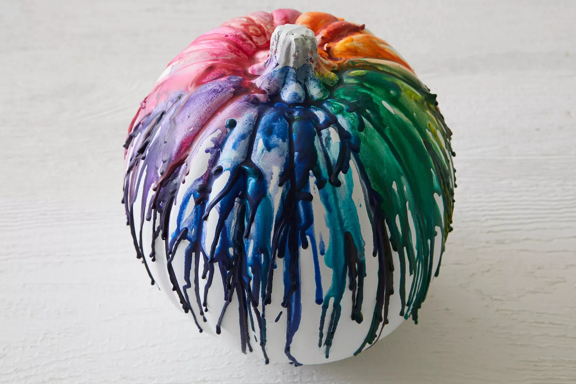 80 Quick Halloween Crafts You Can Complete in One Day 72 Melted Crayon Pumpkin