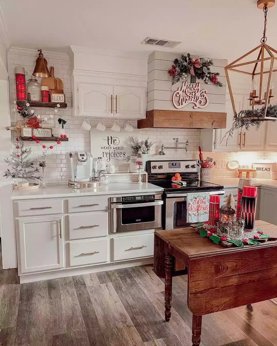 38 Christmas Kitchen Decor Ideas That Create Magic Merry Christmas Sign