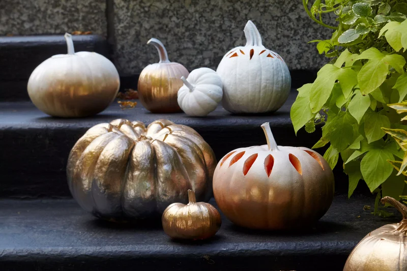 18 Creative Mini Pumpkin Painting Ideas for Autumn Decor 3 Metallic Painted Pumpkins