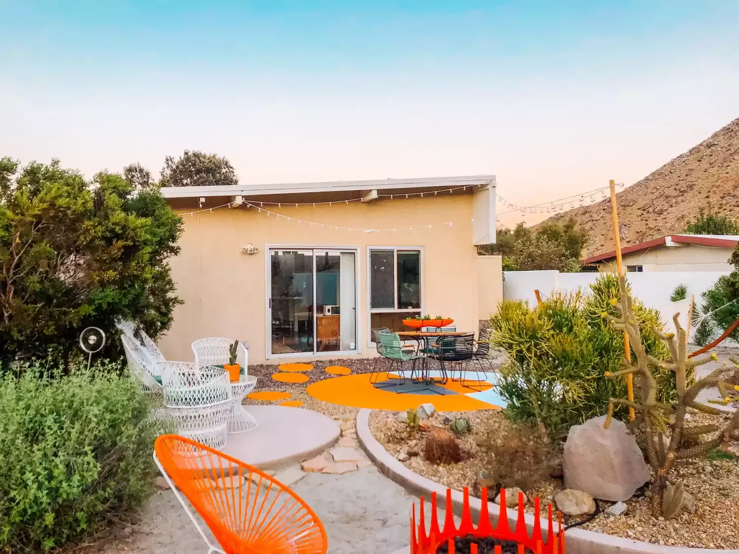 35 Corner Garden Designs That Transform Every Outdoor Space Mid-Century Corner Garden