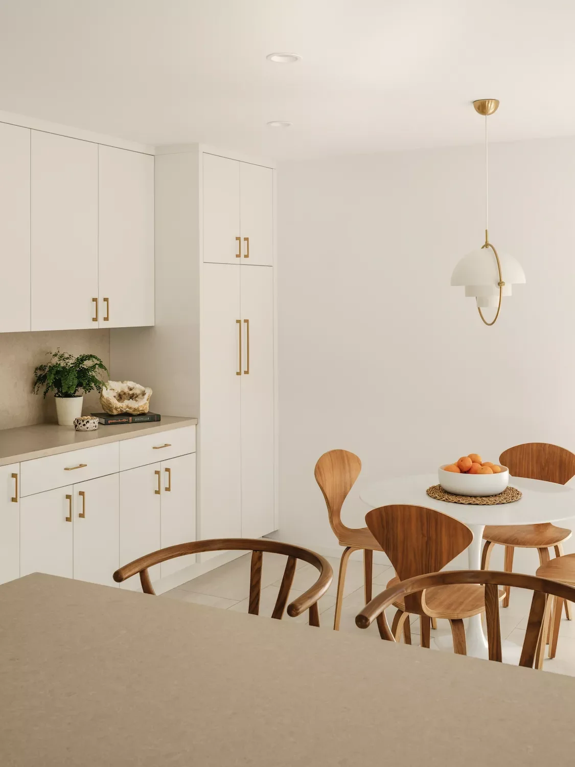30 White Kitchen Cabinet Ideas That Will Always Be in Style Midcentury Modern
