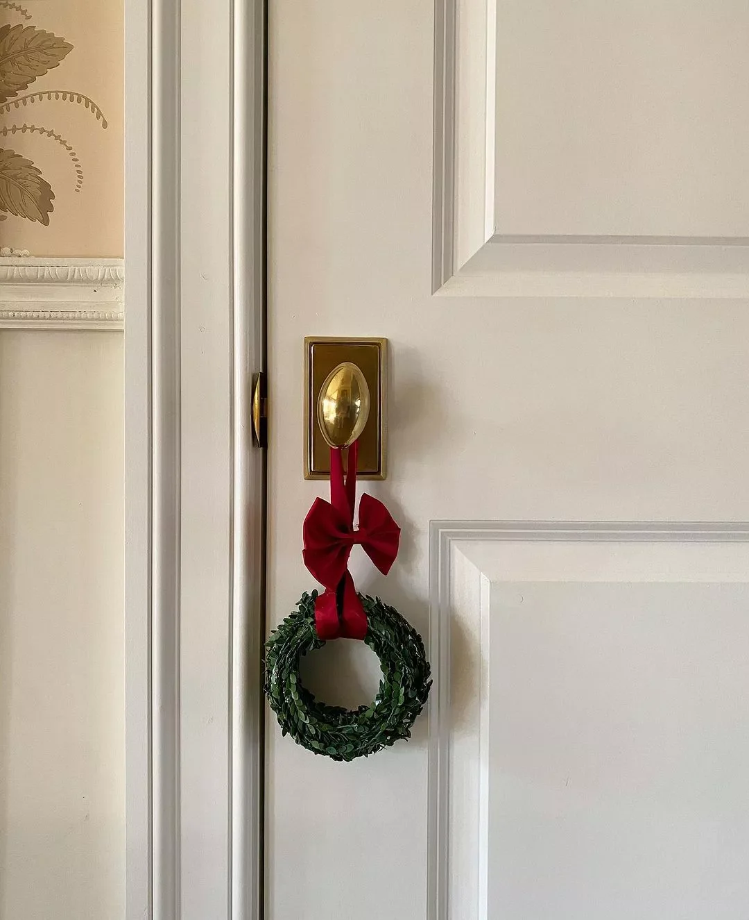 30 Christmas Door Decorating Ideas That Create Masterpieces Mini Door Handle Wreath