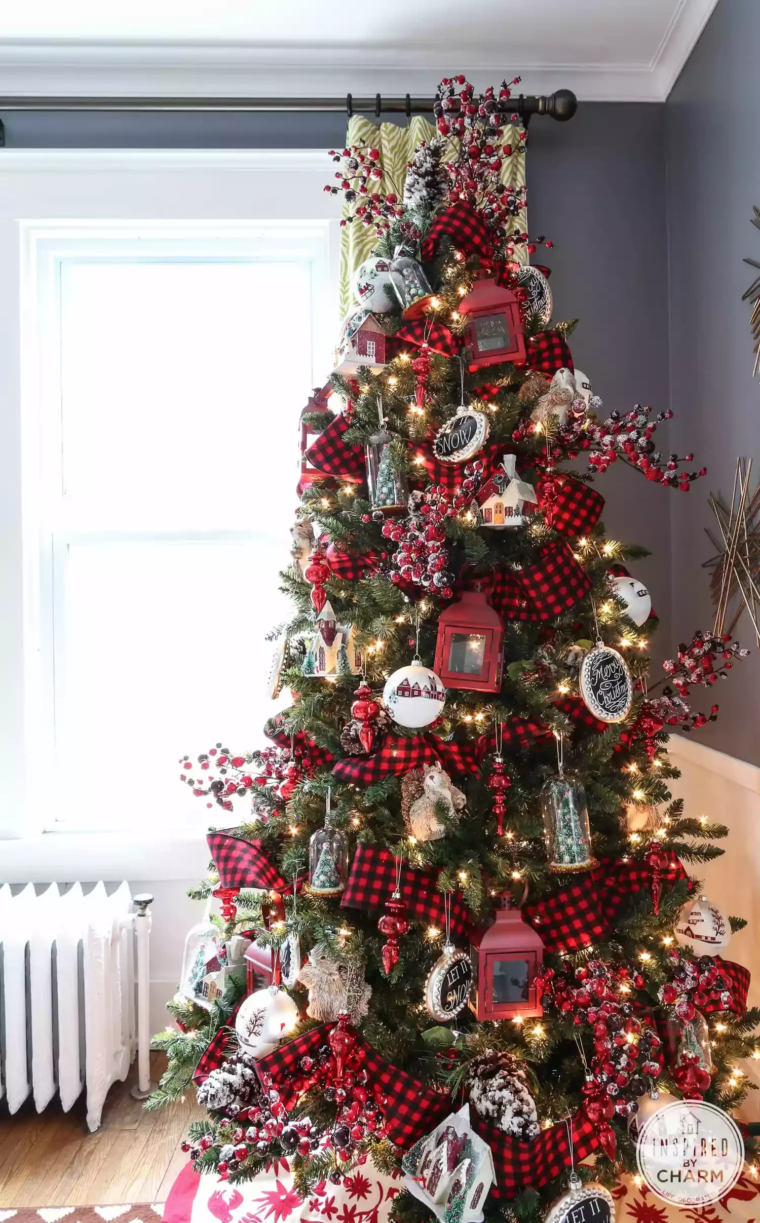 25 Stunning Christmas Lantern Ideas That'll Make Your Holiday Decor Absolutely Magical 19 Mini Lantern Ornaments