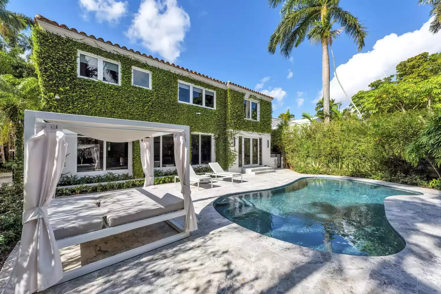22 Stunning Pool Cabana Ideas to Transform Your Backyard Into a Luxury Resort 7 Mini Pool Cabana