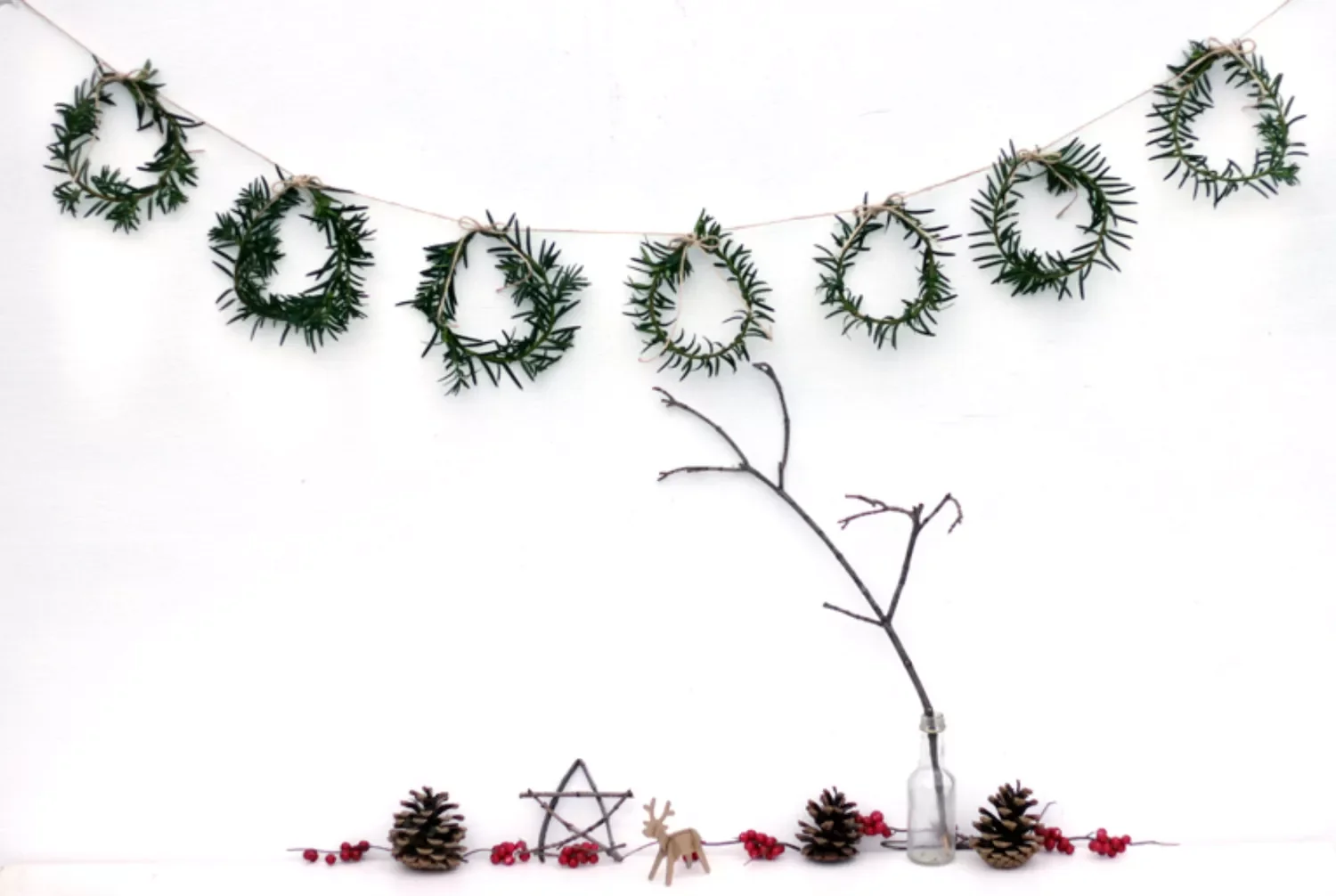 75 Stunning DIY Holiday Wreath Ideas to Transform Every Space in Your Home 25 Mini Wreath Garland