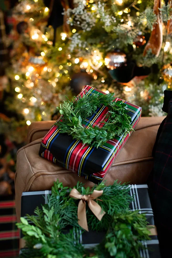 75 Stunning DIY Holiday Wreath Ideas to Transform Every Space in Your Home 47 Mini Wreath Gift Toppers