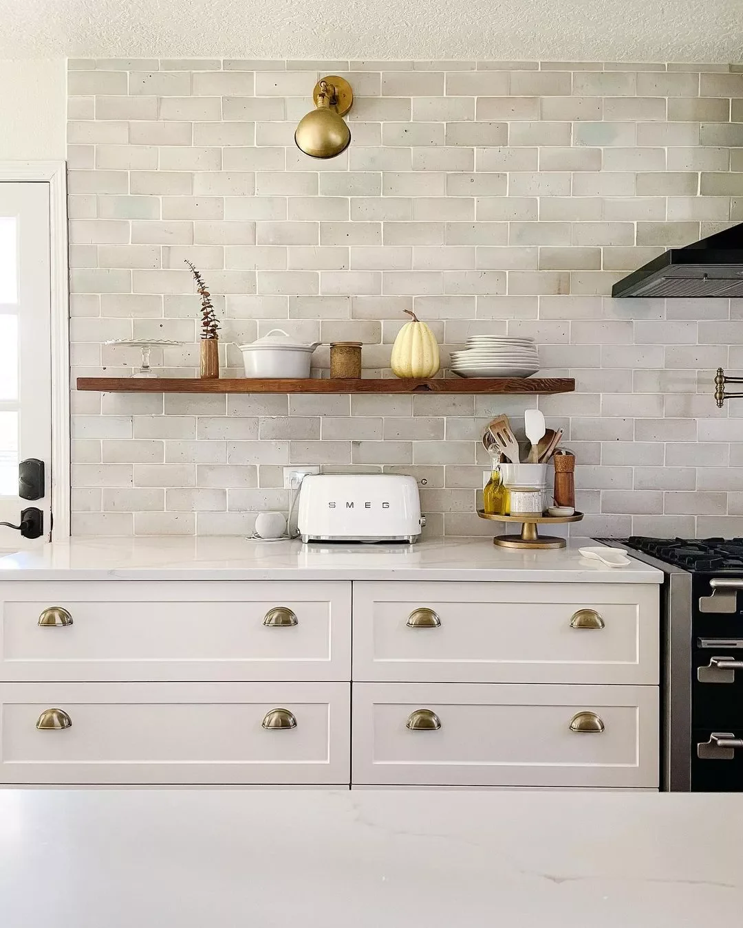 24 Subtle Fall Kitchen Decorating Ideas That Bring Perfect Autumn Warmth 4 Minimal Decor