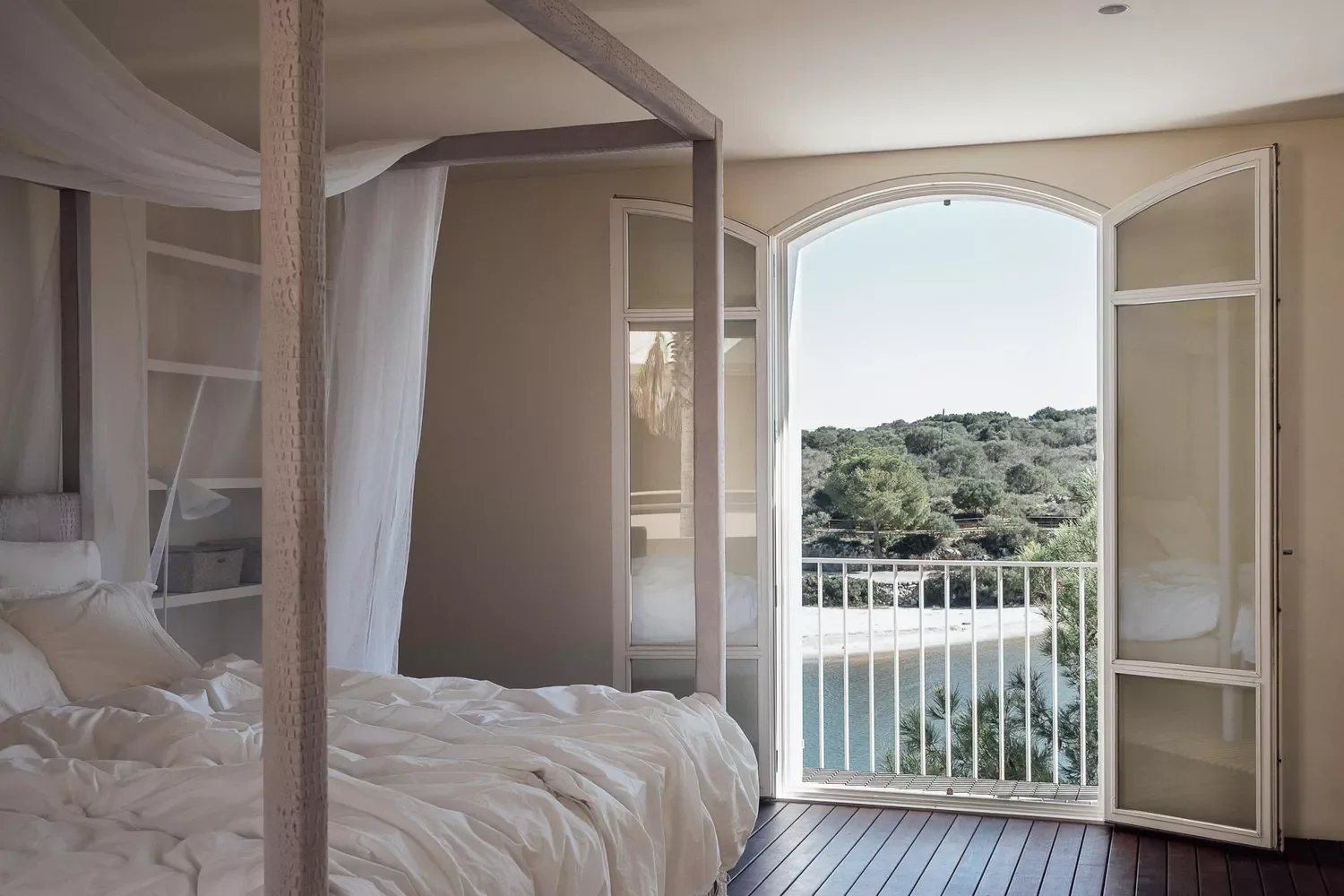 37 Stunning Canopy Bed Ideas to Transform Your Bedroom 28 Minimalist Canopy Bed