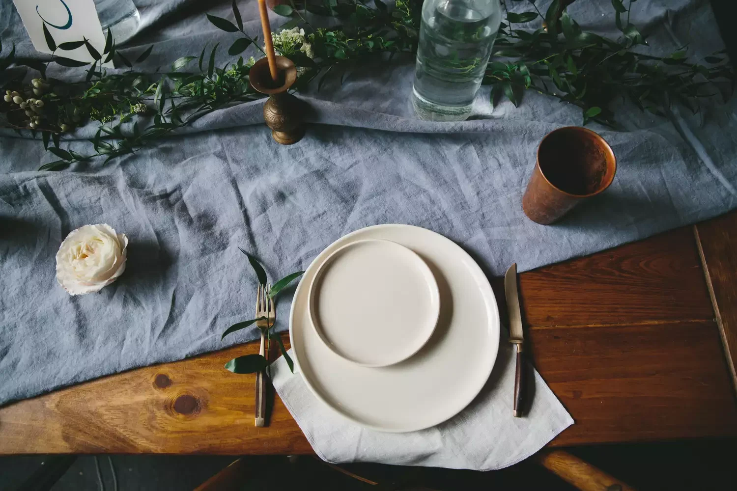 29 Stunning Fall Centerpiece Ideas to Transform Your Seasonal Table 15 Minimalist Centerpiece