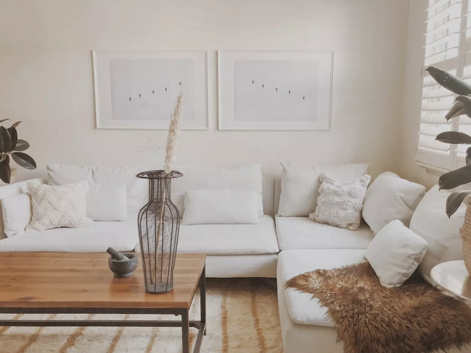 35 Creative Family Room Ideas for the Ultimate Hangout Space 16 Minimalist Family Room