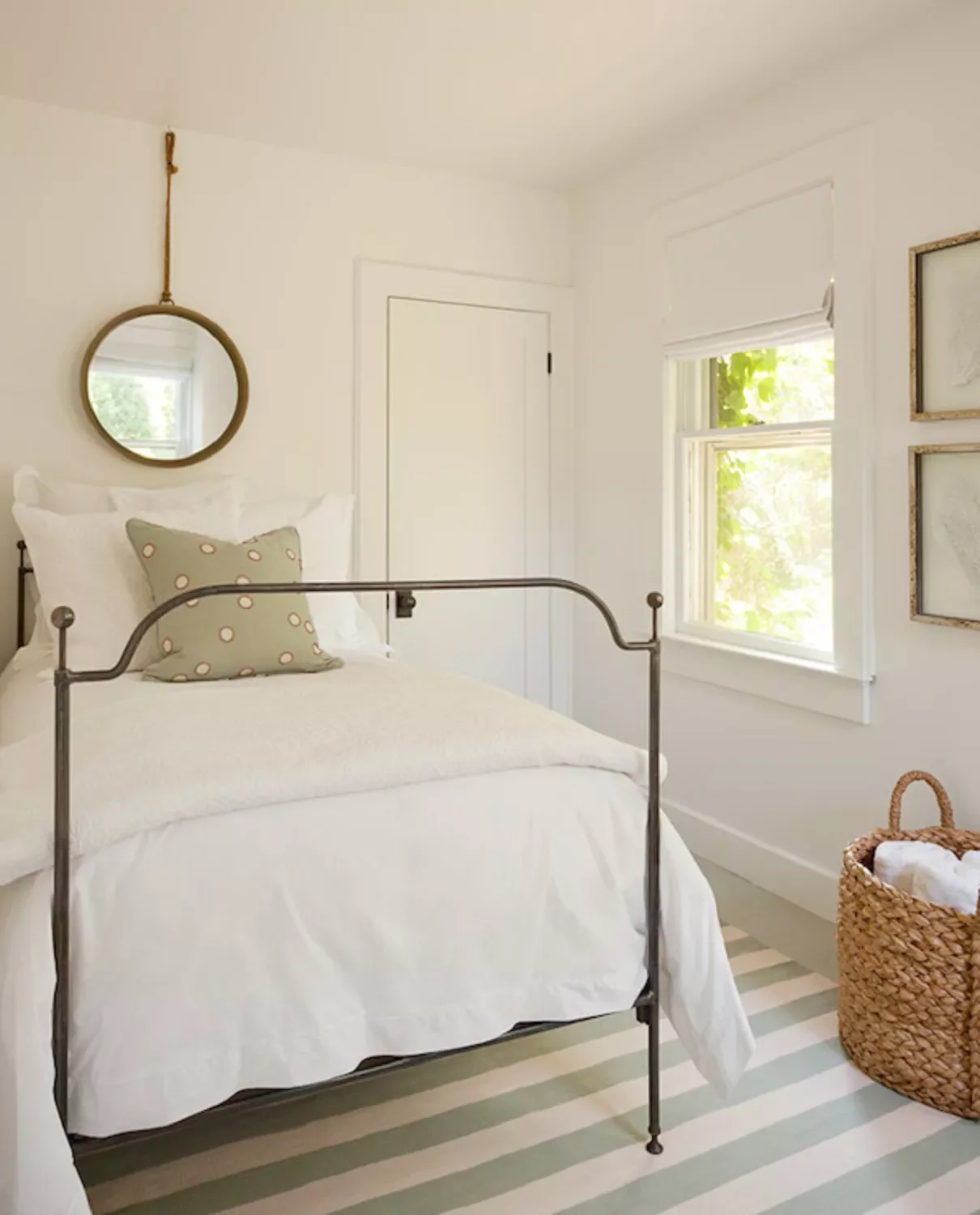 49 Stunning Farmhouse Bedroom Designs That Will Transform Your Space 21 Minimalist Farmhouse Style