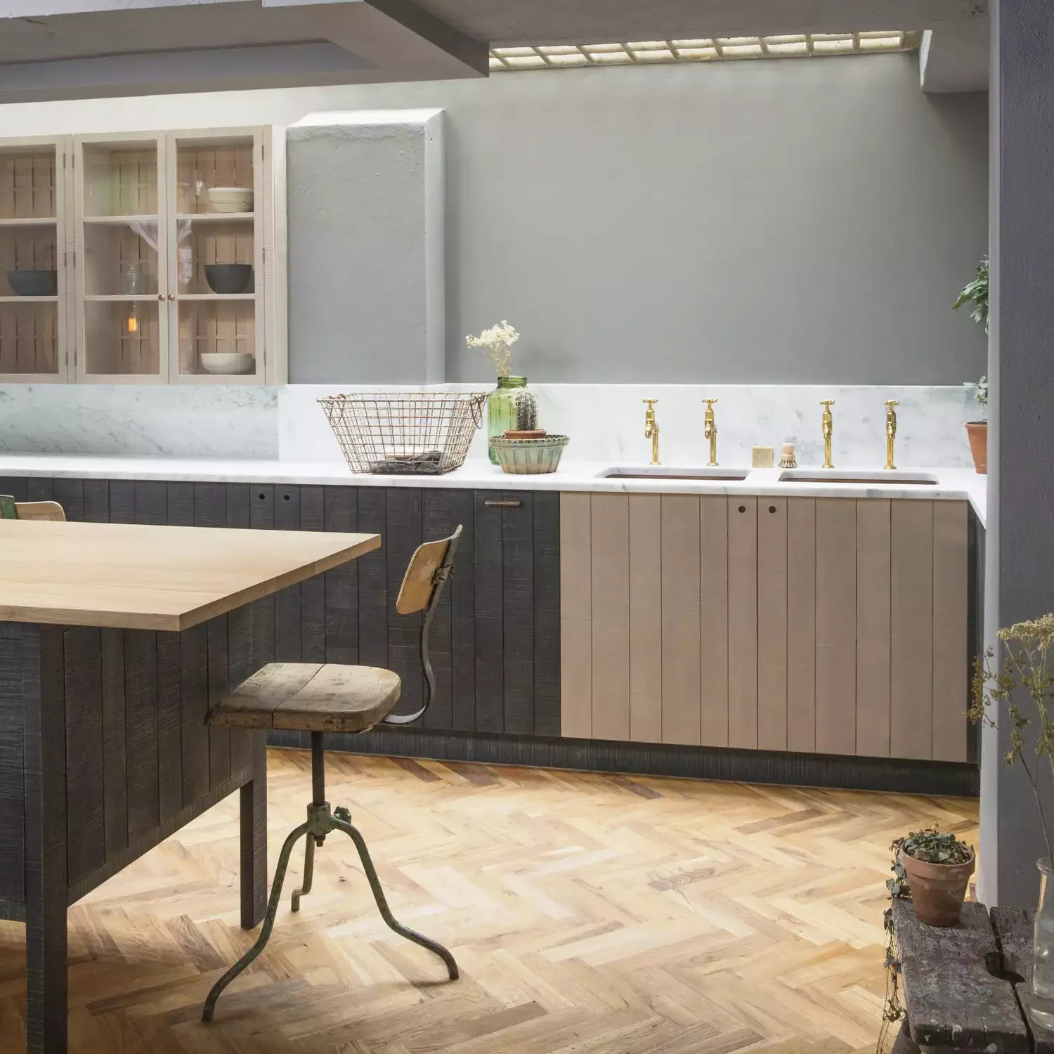 42 Gray Kitchen Ideas That Prove This Neutral Never Goes Out of Style Minimalist Gray Kitchen