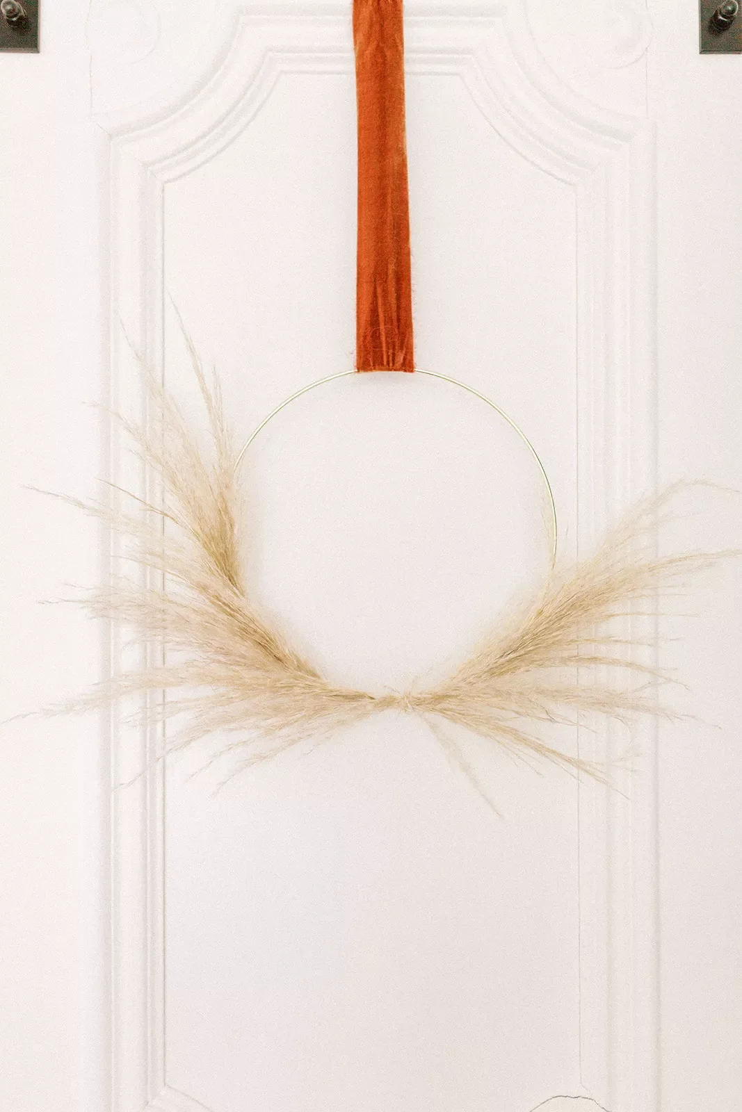 66 Beautiful Fall Wreath DIY Ideas to Welcome Autumn Into Your Home 37 Minimalist Hoop Wreath