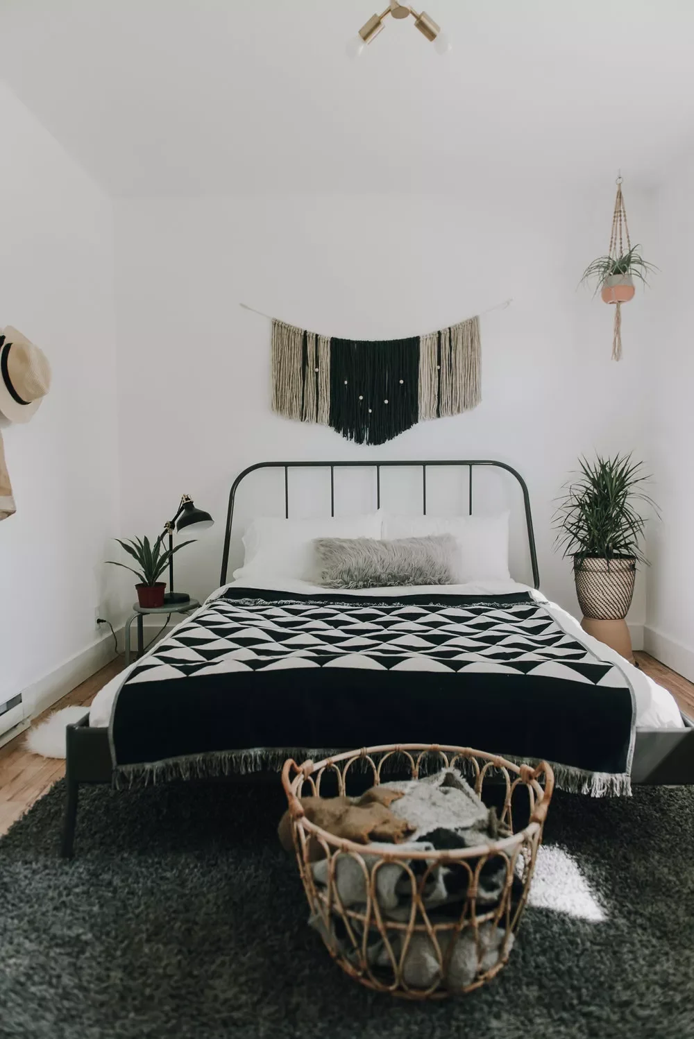 25 Clever Small Primary Bedroom Ideas That Make Your Space Feel Surprisingly Spacious 5 Minimalist Small Bedroom