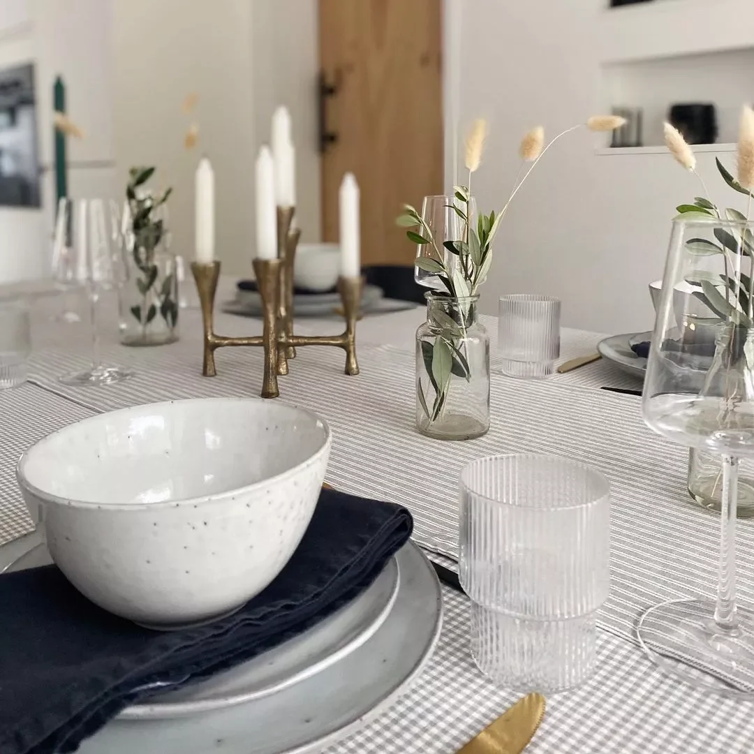 62 Stunning Thanksgiving Table Ideas That Will Wow Your Guests 20 Minimalist Table Setting