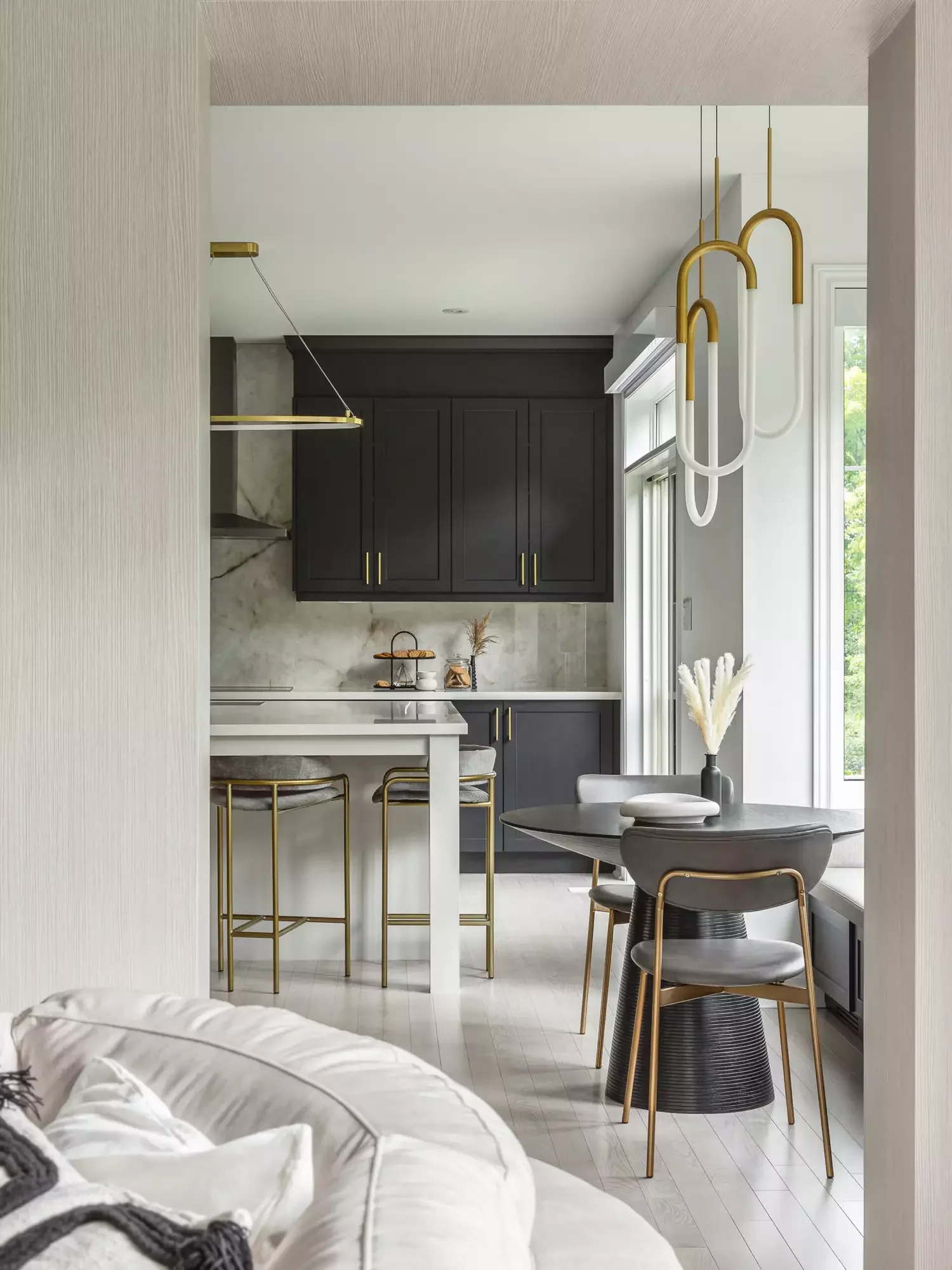 14 Ceiling Lighting Ideas That Will Transform Your Kitchen Into a Designer Space 7 Mismatched Pendants