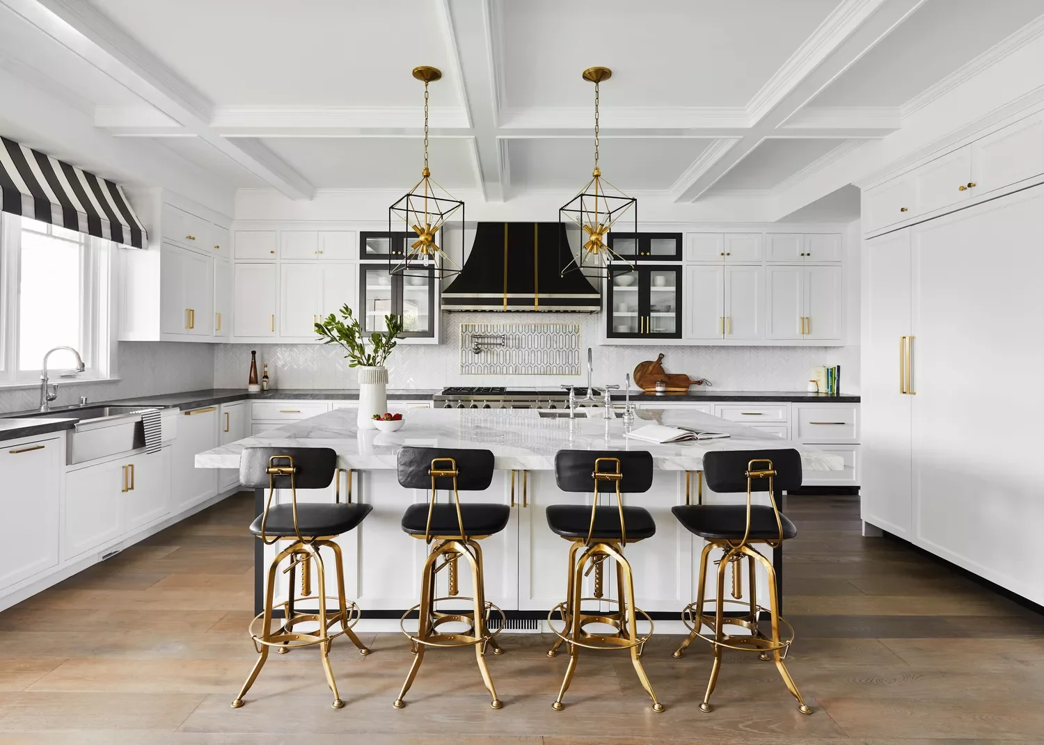 30 Stunning Range Hood Designs That Transform Your Kitchen 10 Mix Black and Gold