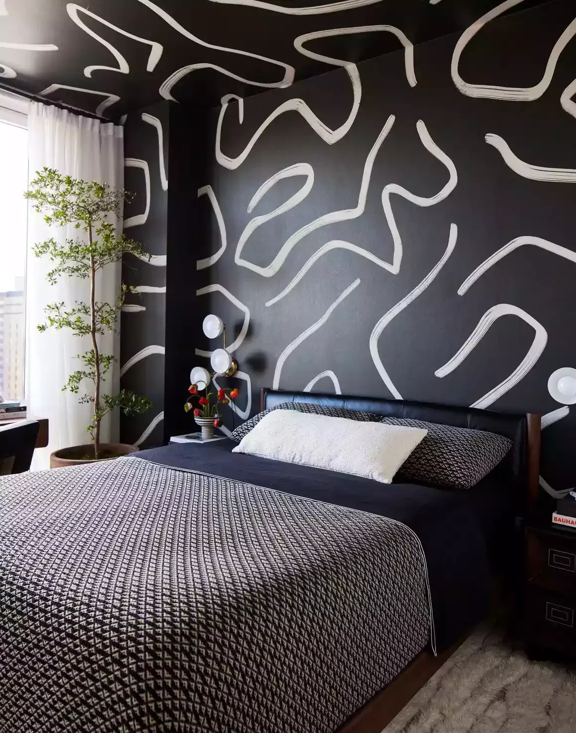 30 Cozy Bedding Ideas to Transform Your Bedroom Into a Dreamy Retreat 7 Mix Black and White