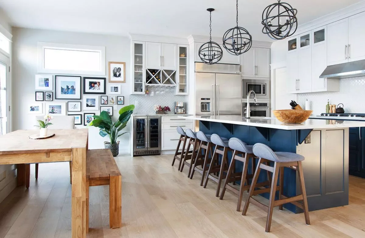 26 Kitchen Island Lighting Ideas That Will Transform Your Space 22 Mix Black and White