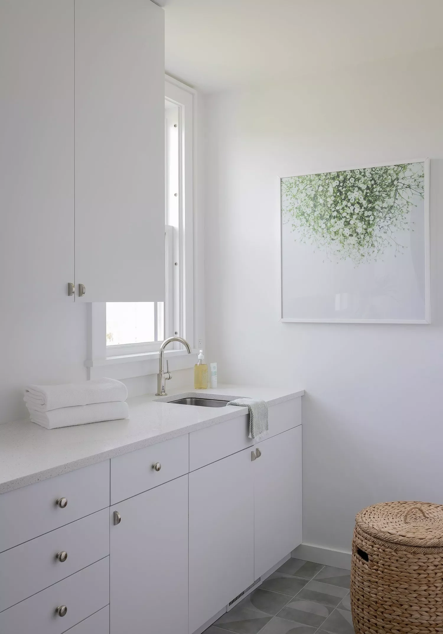 42 Brilliant Laundry Room Organization Solutions to Try This Season Mix Cabinet Shelves and Drawers
