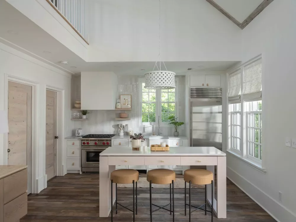 20 Gorgeous Cream Kitchen Cabinet Ideas to Transform Your Space 18 Mix Cream and White