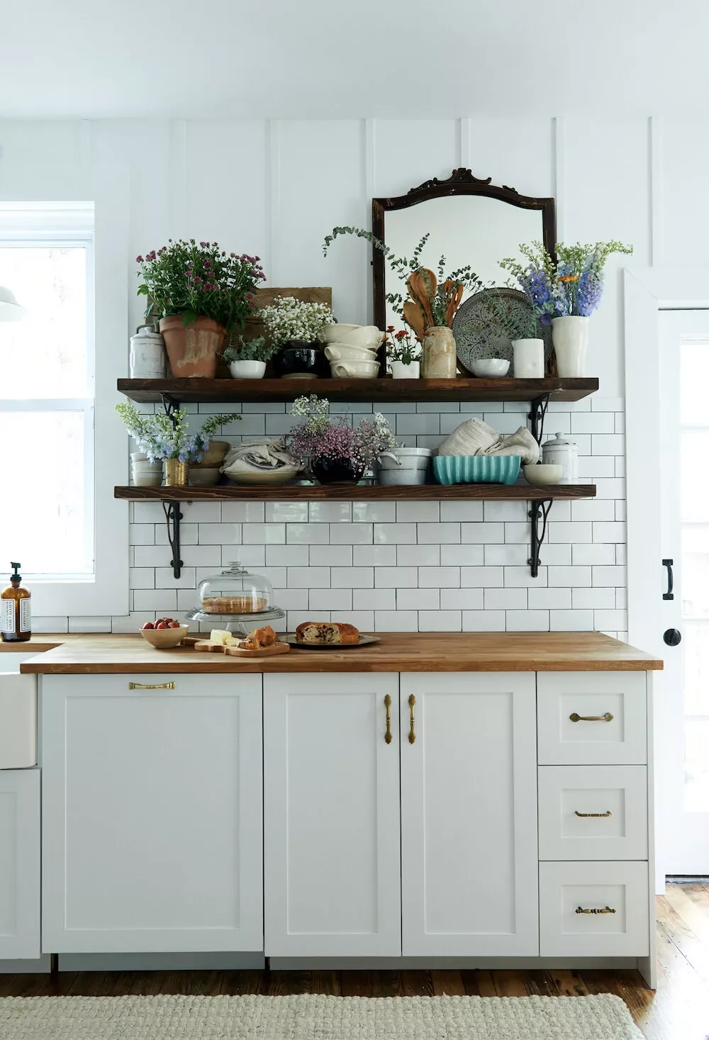 58 Creative Kitchen Decorating Ideas to Transform Your Space with Style Mix Fresh and Dried Flowers