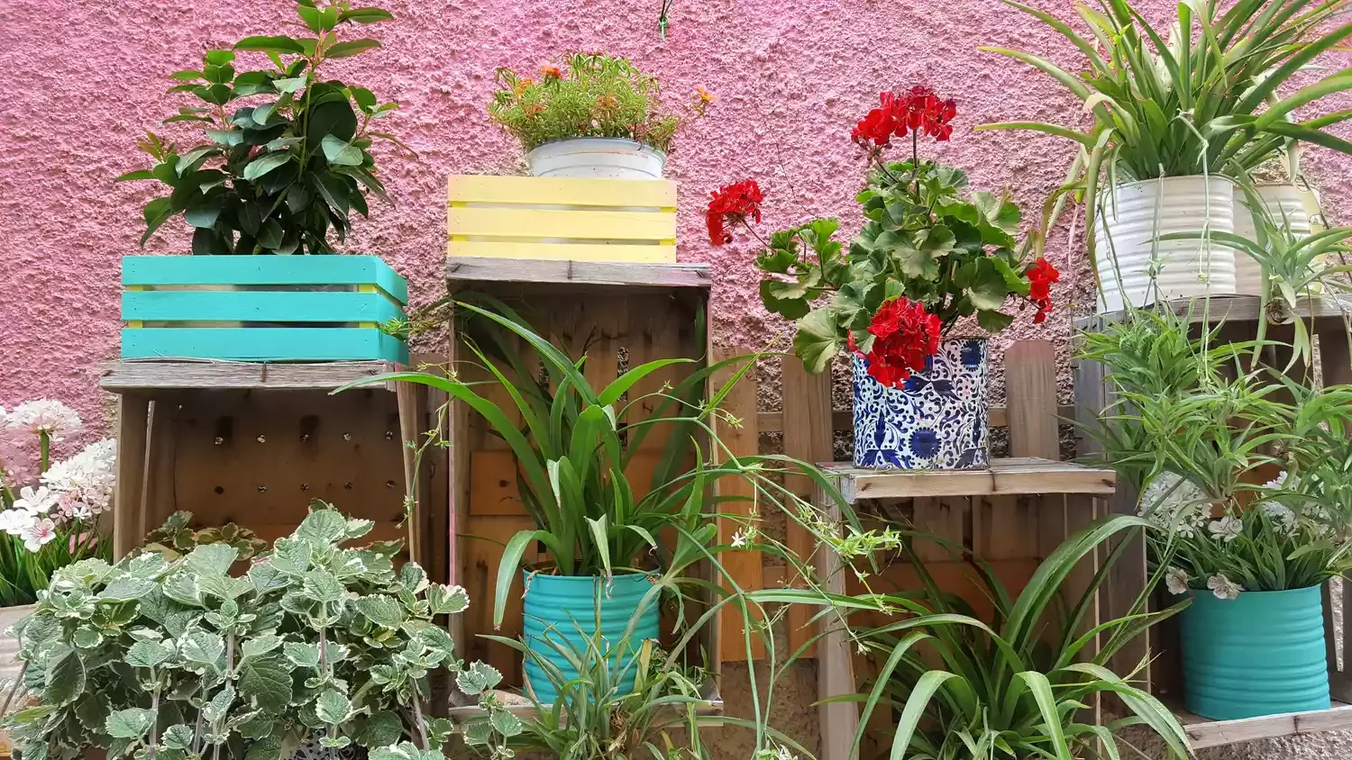 37 Creative Herb Garden Ideas to Transform Your Indoor and Outdoor Spaces Mix Herb Planter Styles