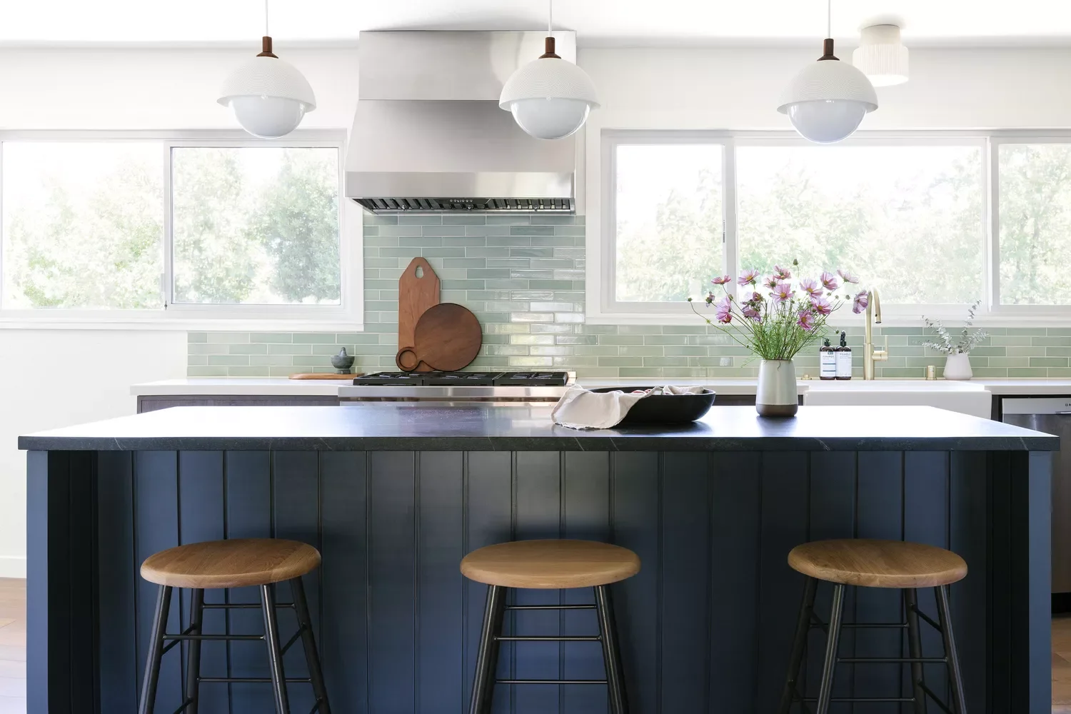 47 Beautiful Blue Room Inspirations to Transform Your Home 24 Mix Ice Blue With Navy