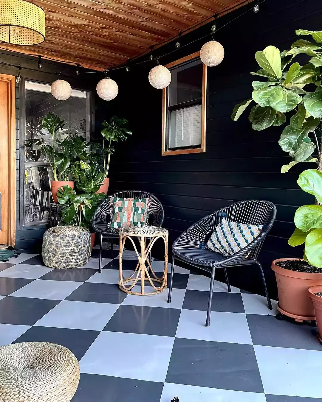 30 Beautiful Ways to Transform Your Patio with String Lights 9 Mix It Up