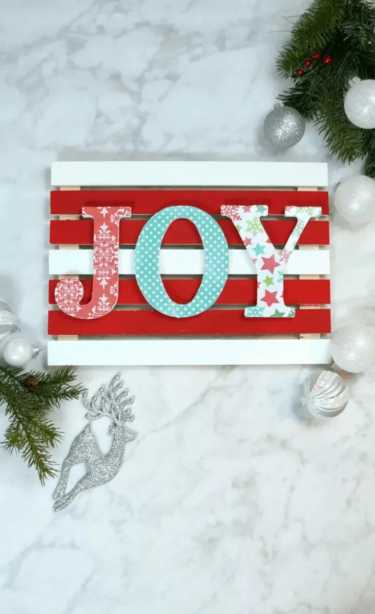 31 DIY Christmas Sign Ideas That Look Professionally Made Mix Patterns and Colors