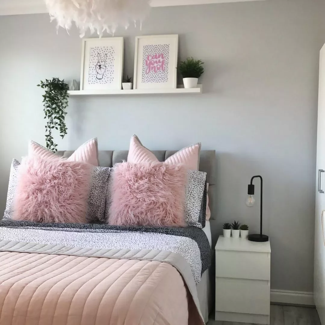37 Beautiful Aesthetic Bedroom Ideas to Transform Your Space 7 Mix Patterns and Textures