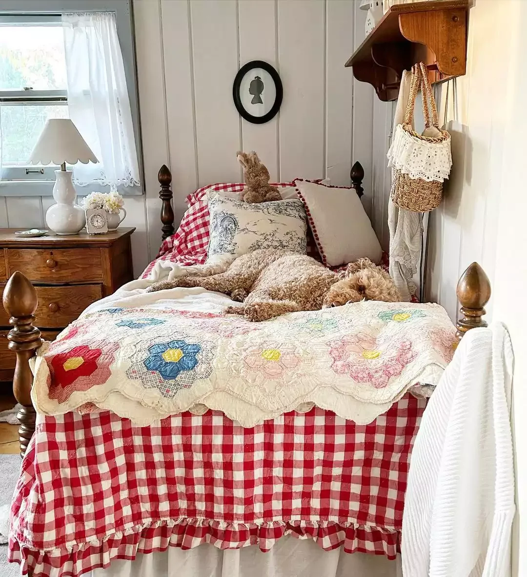 34 Dreamy Cottagecore Bedroom Ideas That Will Make You Want to Redecorate Tonight 31 Mix Patterns