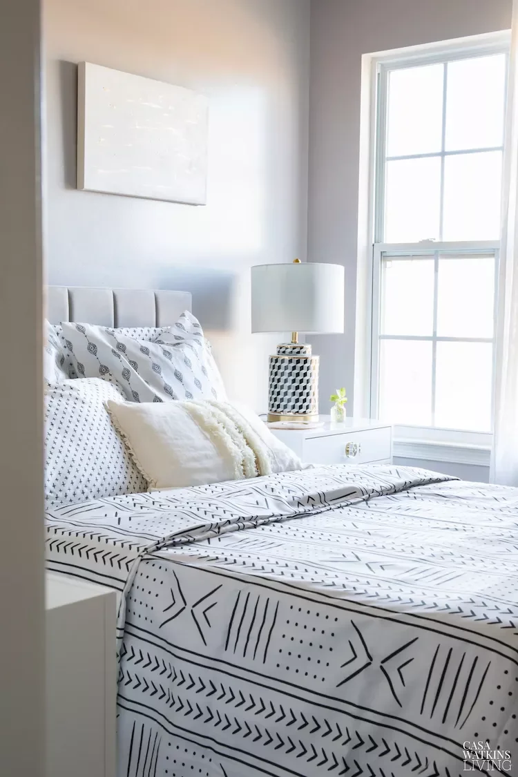39 Effortlessly Chic Scandinavian Bedroom Ideas That Will Transform Your Space 28 Mix Patterns