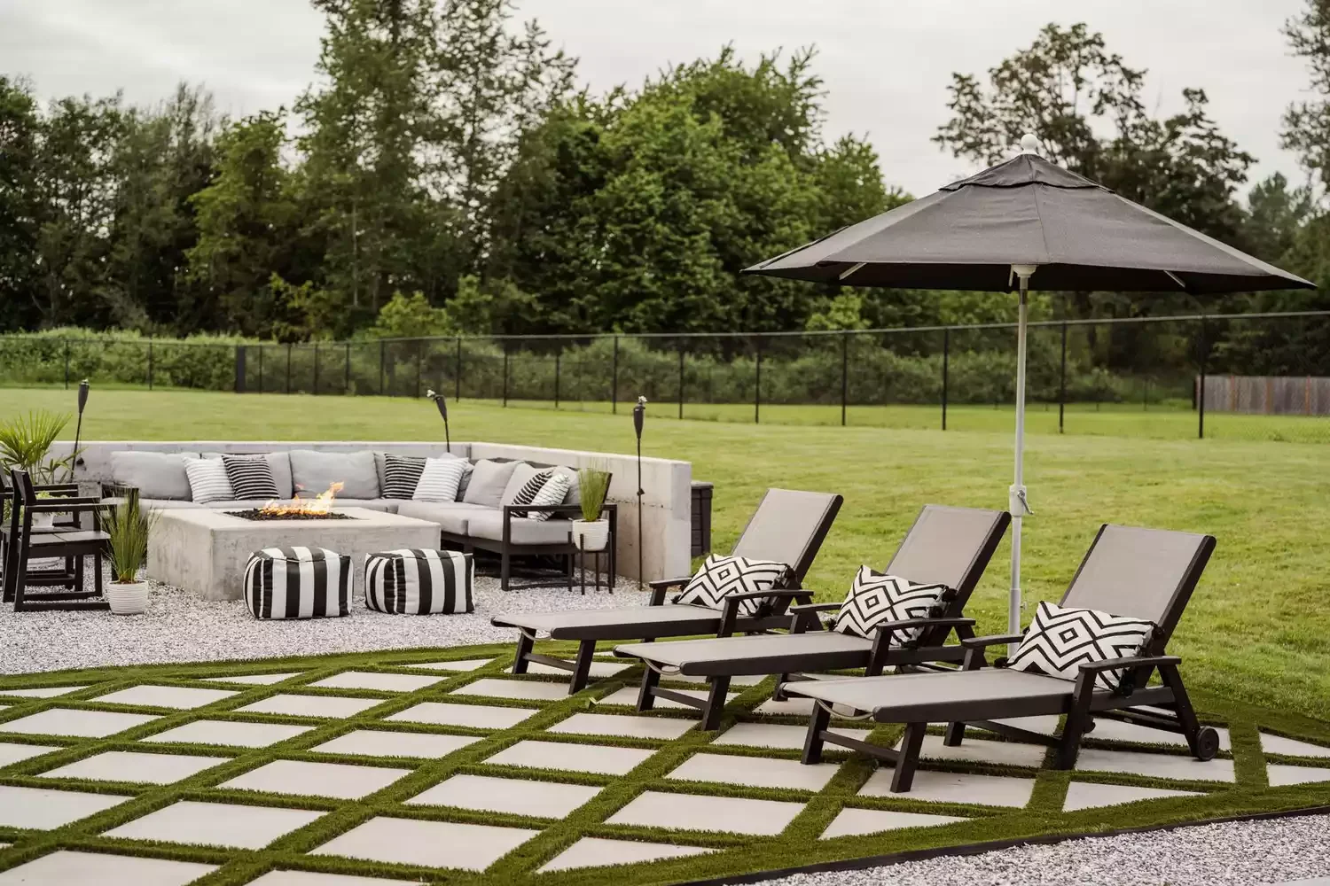 39 Contemporary Backyard Designs That Will Transform Your Outdoor Living Space 13 Mix Patterns