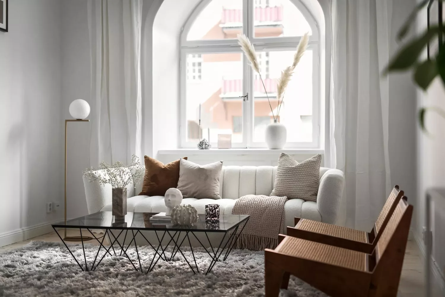 68 Stunning Contemporary Living Room Ideas That Will Transform Your Space 26 Mix Periods