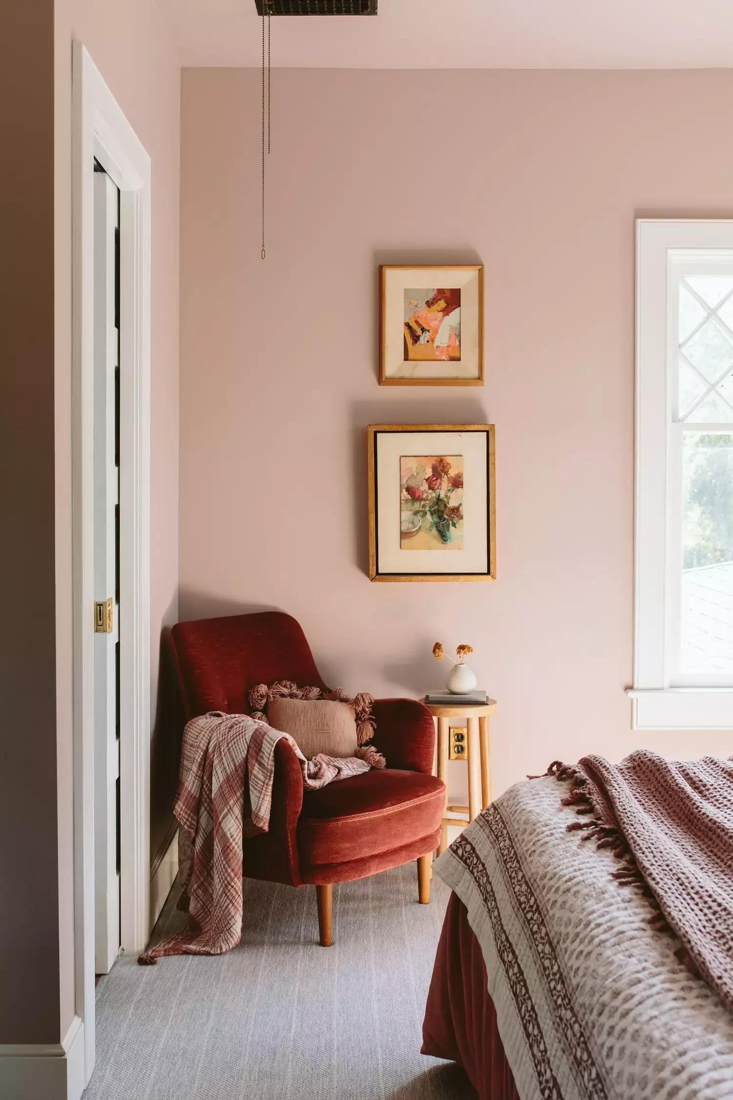 45 Cozy Bedroom Ideas That Will Transform Your Space Into a Dreamy Retreat 29 Mix Pink and Red