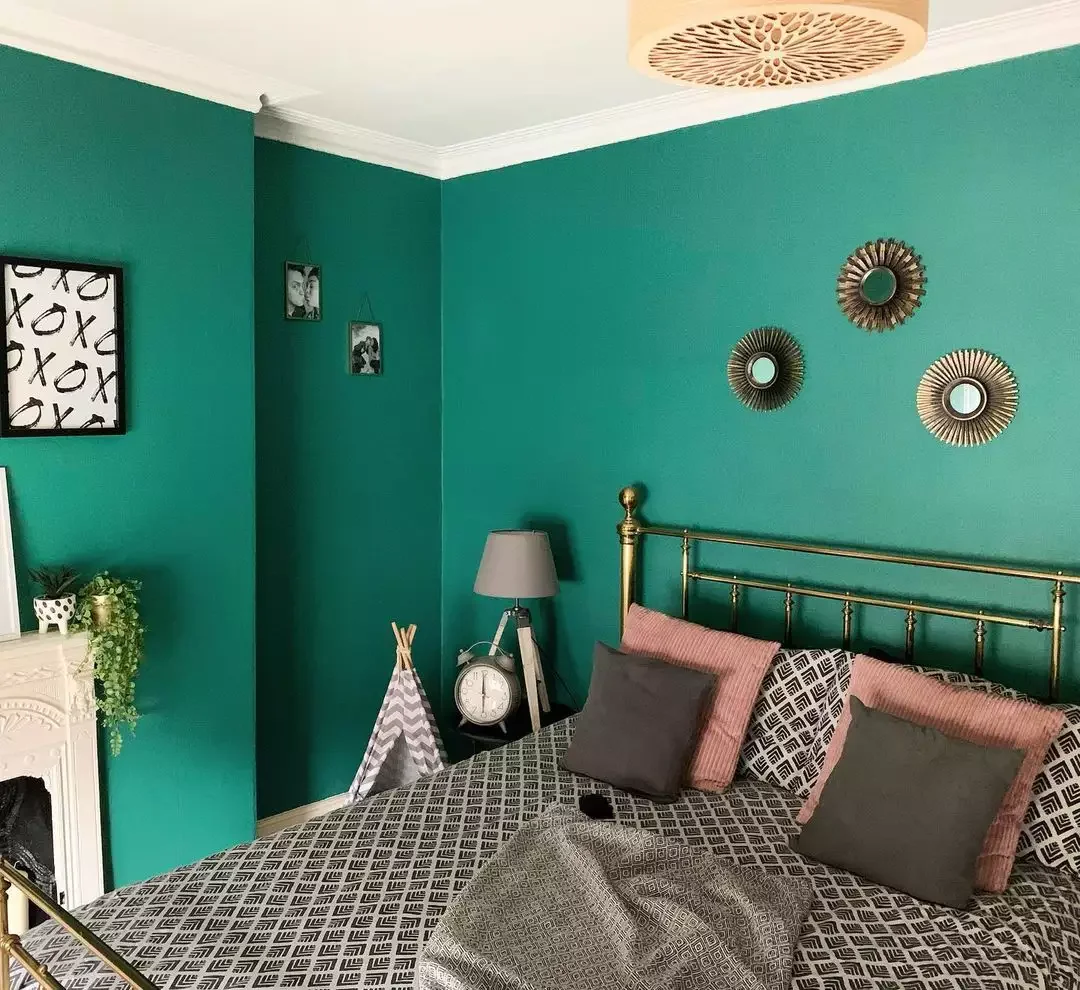 33 Stunning Dark Green Bedroom Ideas That Will Transform Your Space 19 Mix Prints