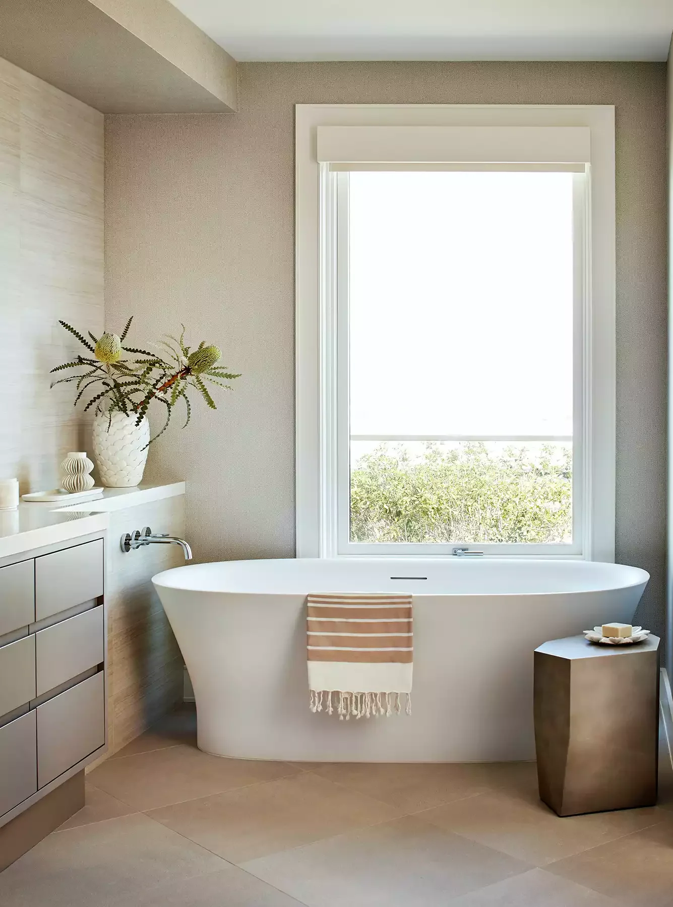 18 Beautiful Beige Bathroom Ideas That Minimalists Absolutely Adore 19 Mix Several Hues