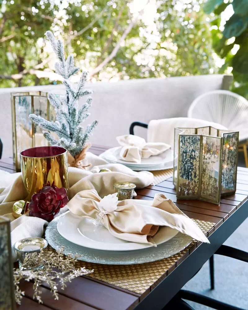 25 Christmas Balcony Ideas That Create a Holiday Wonderland Mix Silver and Gold