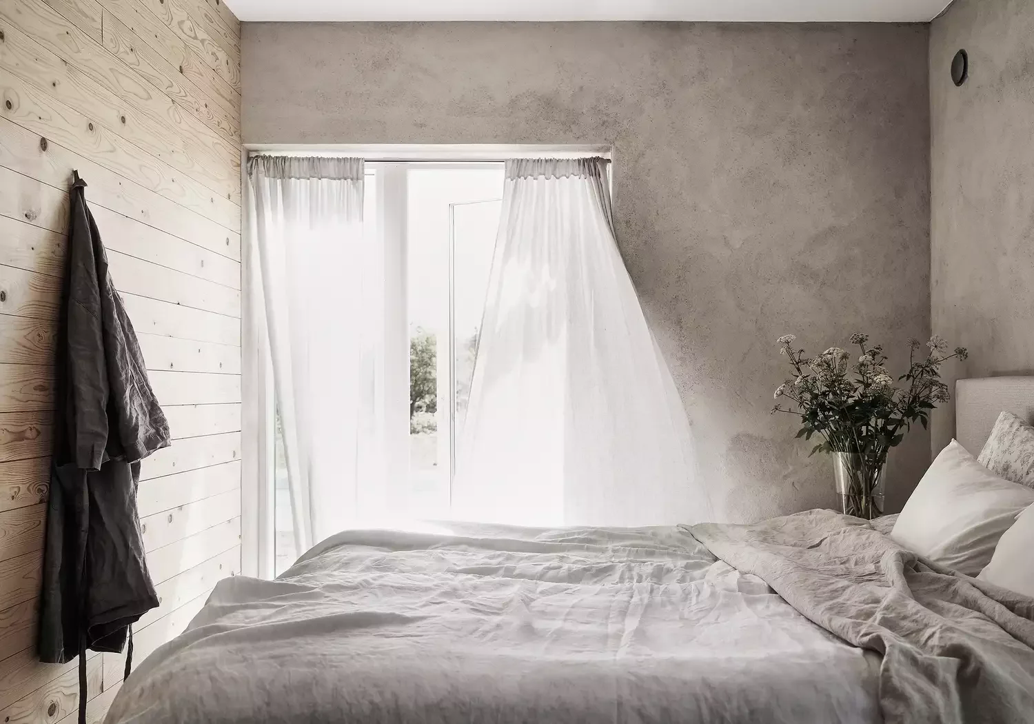45 Cozy Bedroom Ideas That Will Transform Your Space Into a Dreamy Retreat 31 Mix Wall Textures