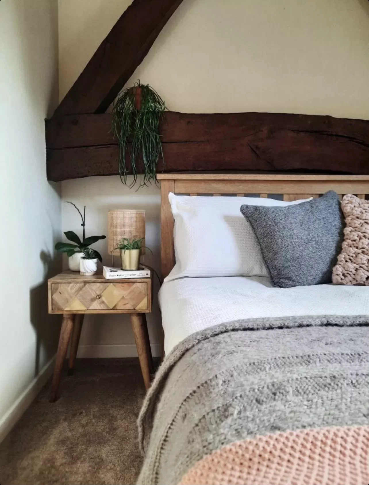 18 Rustic Cabin Decorating Ideas to Create Your Perfect Cozy Retreat 15 Mix Wood Tones