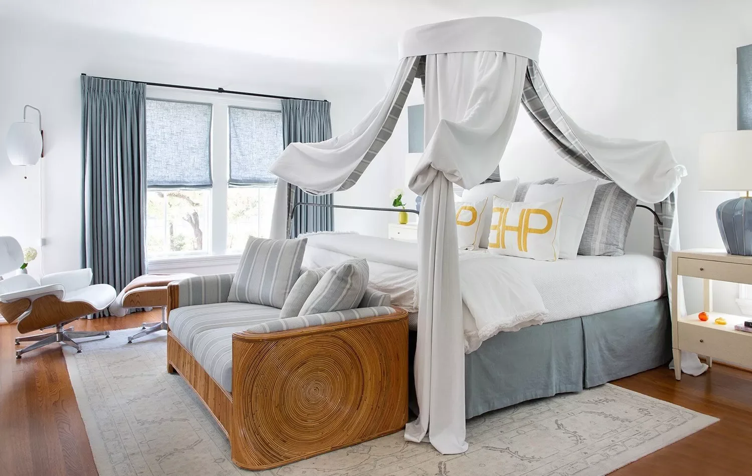 22 Cozy Bedroom Seating Ideas That Will Transform Your Sleep Space 22 Mix and Match Seating Styles