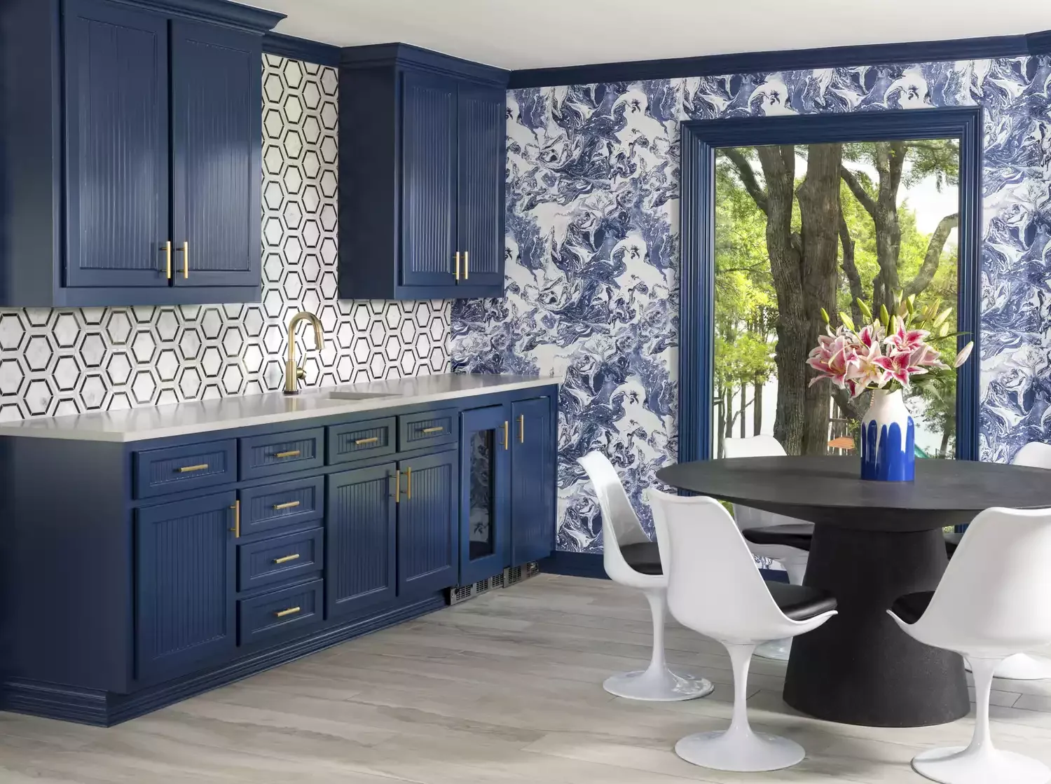 21 Stunning Dining Room Accent Wall Ideas That'll Transform Your Space Mix and Match Wallpaper